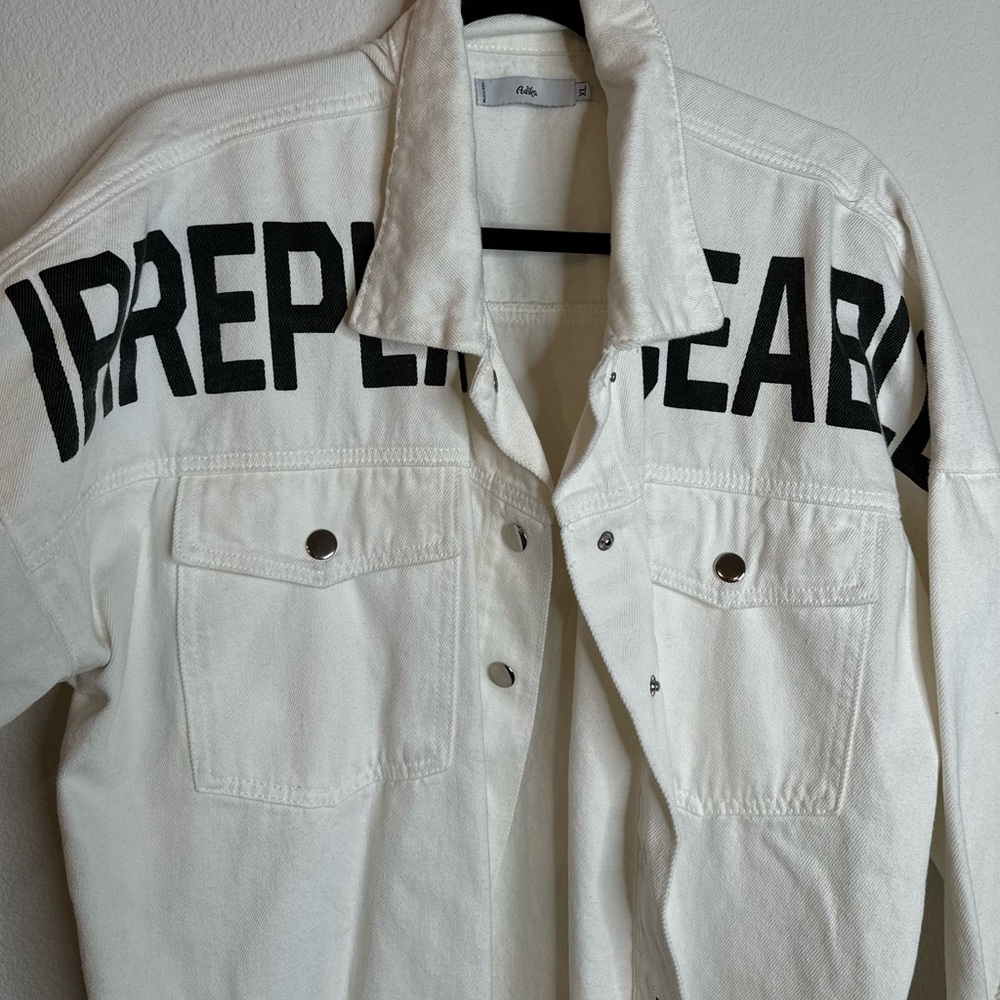 IRREPLACEABLE button up